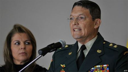 el general Ruben Dario Alzate Colombia: General secuestrado por las FARC renuncia al ejército