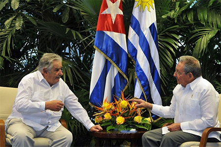 Mujica en un encuentro con Castro