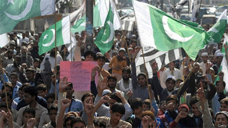 una manifestacion en Islamabad contra el terrorismo Pakistán establece tribunales militares tras la masacre de Peshawar