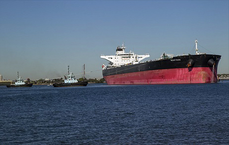 El buque norcoreano abandona el puerto rebelde libio
