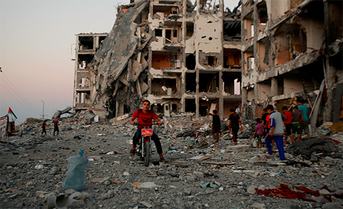 los niños juegan entre los escombros en Gaza La UNRWA lamenta que ’no se ha reconstruido ni una casa’ en Gaza