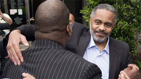 Anthony Hinton fue declarado inocente Un afroamericano declarado inocente tras treinta años en prisión