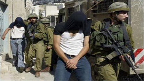 La ocupación israelí detiene a decenas de palestinos en Nablus La ocupación israelí detiene a decenas de palestinos en Nablus