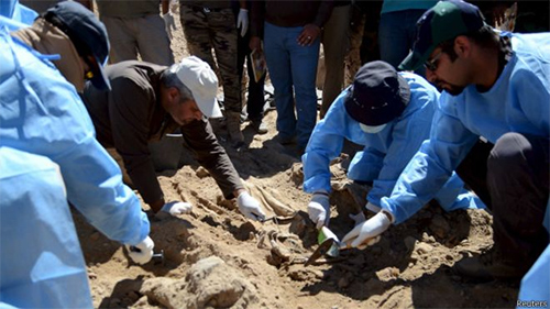 forenses excavan una fosa común en Tikrit Tikrit revela los horrores de Daesh