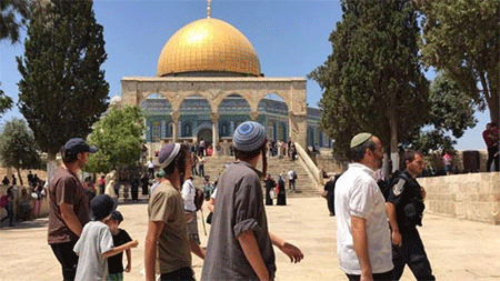 colonos judíos en la Explanada de la Gran Mezquita de Al Aqsa Los sionistas incrementan sus ataques contra palestinos