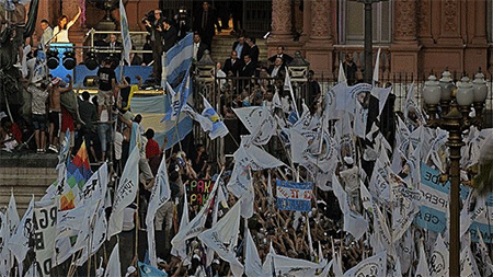 decenas de miles de argentinos despiden a Cristina Fernández Decenas de miles despiden a presidenta saliente de Argentina