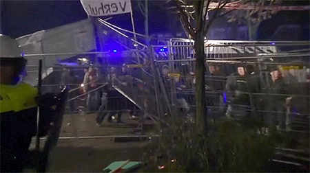 enfrentamientos en la ciudad holandesa de Geldermalsen Violenta protesta en Holanda contra la acogida de refugiados