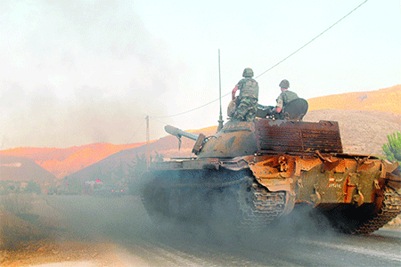 un tanque del Ejército de Líbano en Arsal Líbano defiende su frontera con Siria contra el terrorismo