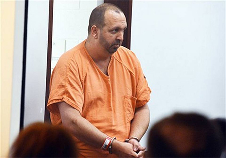 Craig Stephen Hicks en su primera comparecencia en el tribunal Tres estudiantes musulmanes asesinados a tiros en EEUU