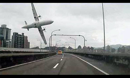accidente de TransAsia Airways Un avión de TransAsia Airways se estrella en Taiwán