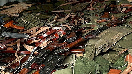 Armas incautadas a los terroristas en Túnez Túnez: Descubren un gran depósito de armas junto a la frontera con Libia