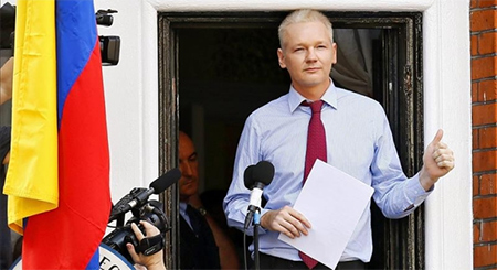 Assange lleva tres años refugiado en la embajada de Ecuador en Londres Fiscales suecos aceptan interrogar a Assange en Londres