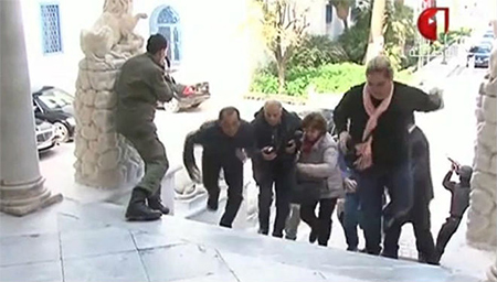 momento de evacuar los rehenes del museo Una célula de Ansar al Sharia fue la autora del ataque en el museo de Túnez