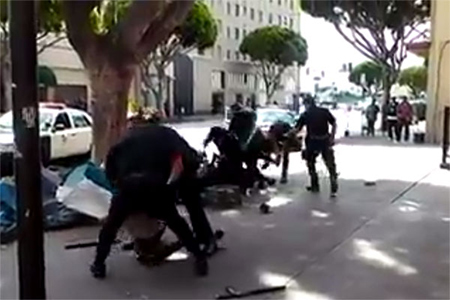 Policía de Los Ángeles mata a tiros a un indigente La policía de Los Ángeles mata a tiros a un indigente