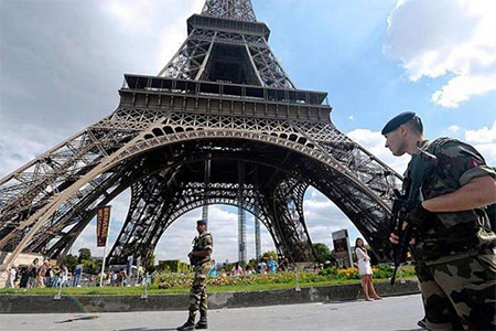 Los misteriosos vuelos de drones tienen en vilo a París Los drones que tienen en vilo a Paris