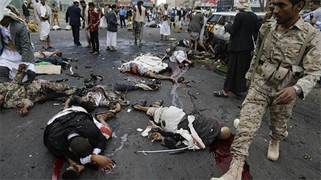 victimas mortales en la puerta de la mezquita Daesh hunde las mezquitas de Yemen en un baño de sangre