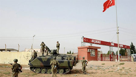 soldados turcos en la frontera con Siria Detienen en Turquía a tres jóvenes británicos