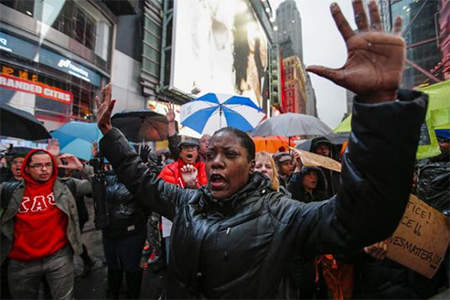 Protestas en Ferguson tras la muerte de Micharl Brown No hay cargos contra agente blanco que mató a joven negro