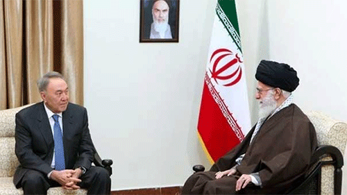 Sayyed Ali Jamenei durante el encuentro con Nizar Bayef