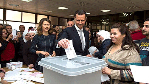 El presidente Al Assad y su esposa depositan sus votos