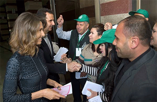 El presidente Al Assad y su esposa depositan sus votos