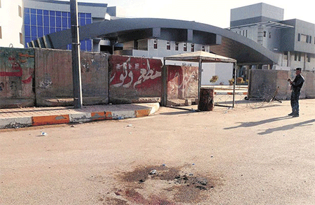 entrada del centro comercial en el barrio Al Jadida Mortífera jornada en Iraq, una serie de atentados y toma de rehenes