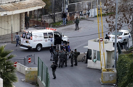 Un guarda sionista dispara a una joven palestina Un sionista dispara a una joven palestina en la colonia de Anatot