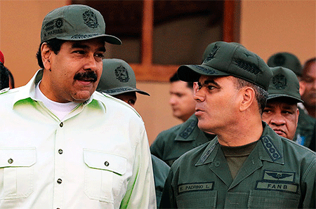 ministro de Defensa, Vladimir Padrino en compañía del presidente Nicolás Maduro Fuerza Armada de Venezuela respalda a Maduro en crisis institucional