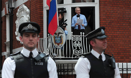 Julian Assange en la Embajada de Ecuador en Londres
