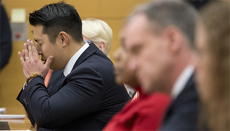 el Policía Peter Liang en la sala del juicio