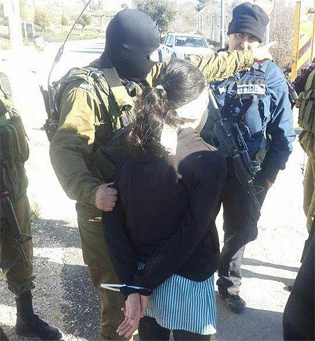 la Policía sionista arresta a una niña palestina