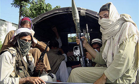 milicianos de Taliban Talibán reivindica el atentado de Karachi