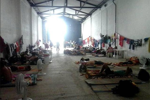 Migrantes cubanos en un albergue temporal Colombia prepara los trámites para deportar a cerca de 800 cubanos