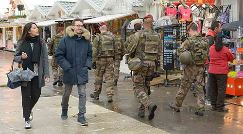 militares patrullan las calles en Francia Manuel Valls alerta de nuevos atentados en el futuro y más pérdidas humanas