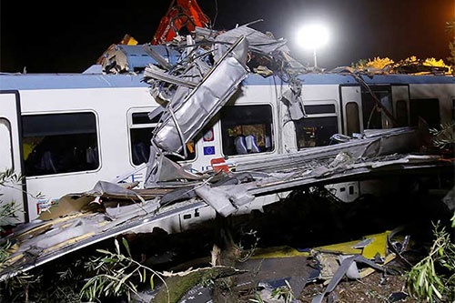 choque de dos trenes en Italia Uno de los dos trenes no debía estar allí, dice la empresa Ferrotramviaria