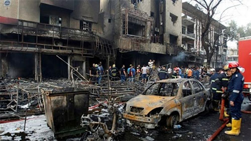 Un camión bomba estalló en el barrio comercial de Karrada Iraq declara tres días de luto nacional por el atentado de Bagdad