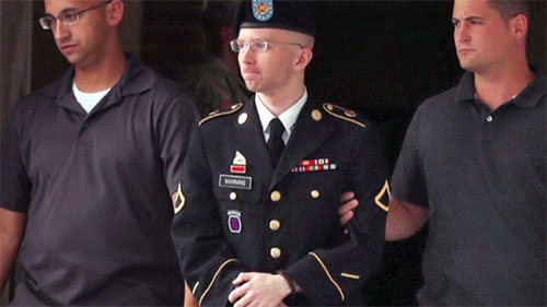 Bradley Edward Manning detenido La militar que filtró los papeles de Wikileaks intenta suicidarse