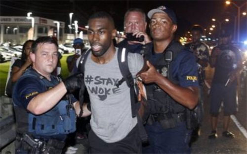 Aumenta la tensión en EEUU entre negros y policías Aumenta la tensión en EEUU entre negros y policías