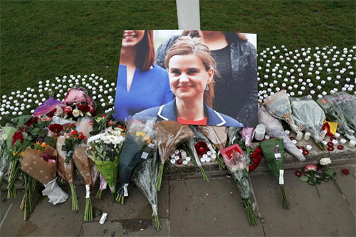 Jo Cox fue asesinada a tiros en plena calle en el norte de Inglaterra Los primeros datos sobre el asesino de la diputada británica