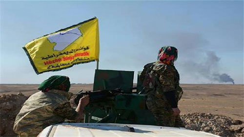miembros de las Fuerzas Democráticas Sirias Fuerzas kurdas entran en un bastión de Daesh en Siria