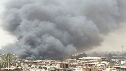 incendio en un popular mercado de El Cairo Un incendio de grandes proporciones en un popular mercado de El Cairo