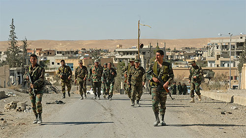Las tropas sirias avanzan hacia la ciudad de Tabaqa Ejército sirio acosa a Daesh en su propio feudo