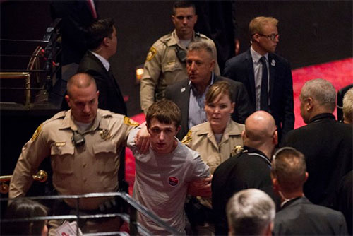 Steven Sandford fue arrestado tras tratar de desarmar a un agente Un hombre detenido confiesa que quería asesinar a Trump