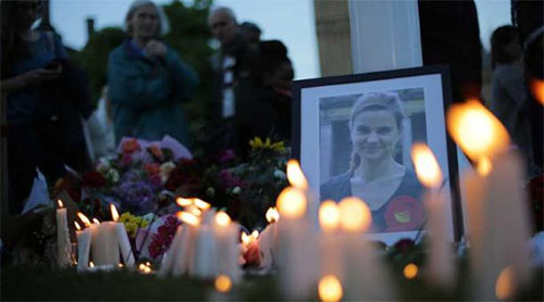 Velas en memoria de Jo Cox Thomas Mair: Me llamo “Muerte a los traidores, libertad para Reino Unido”