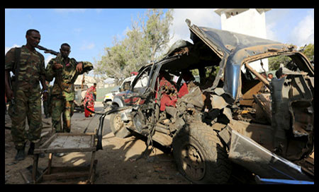 atentado con coche bomba en Somalia Al Shabab detona un coche bomba frente a una comisaría de la Policía