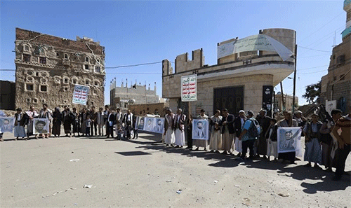 pancartas con la imagen del líder de Hezbolá, en una concentración de apoyo al movimiento en Saná, Yemen Argelia y Túnez critican la decisión de los países del Golfo sobre Hezbolá