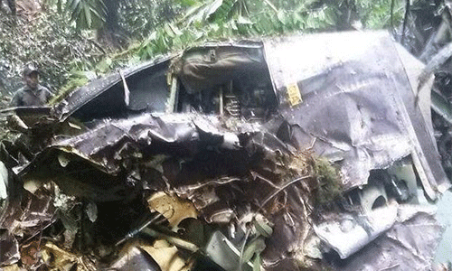 Un avión militar se estrella en Ecuador Un avión militar con 22 soldados a bordo se estrella en Ecuador