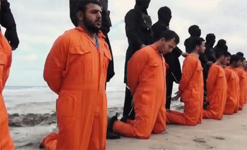 en febrero 2015, fueron secuestrados y decapitados por Daesh 21 egipcios coptos Daesh secuestra a 15 trabajadores egipcios en Libia