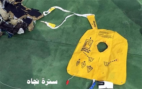 imágenes de los restos recuperados del avión de EgyptAir Las primeras imágenes de los restos recuperados del avión de EgyptAir