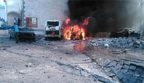 la explosión contra el comandante del Ejército, Abdelrahman al Halili Un triple ataque suicida en un cuartel en el sureste de Yemen